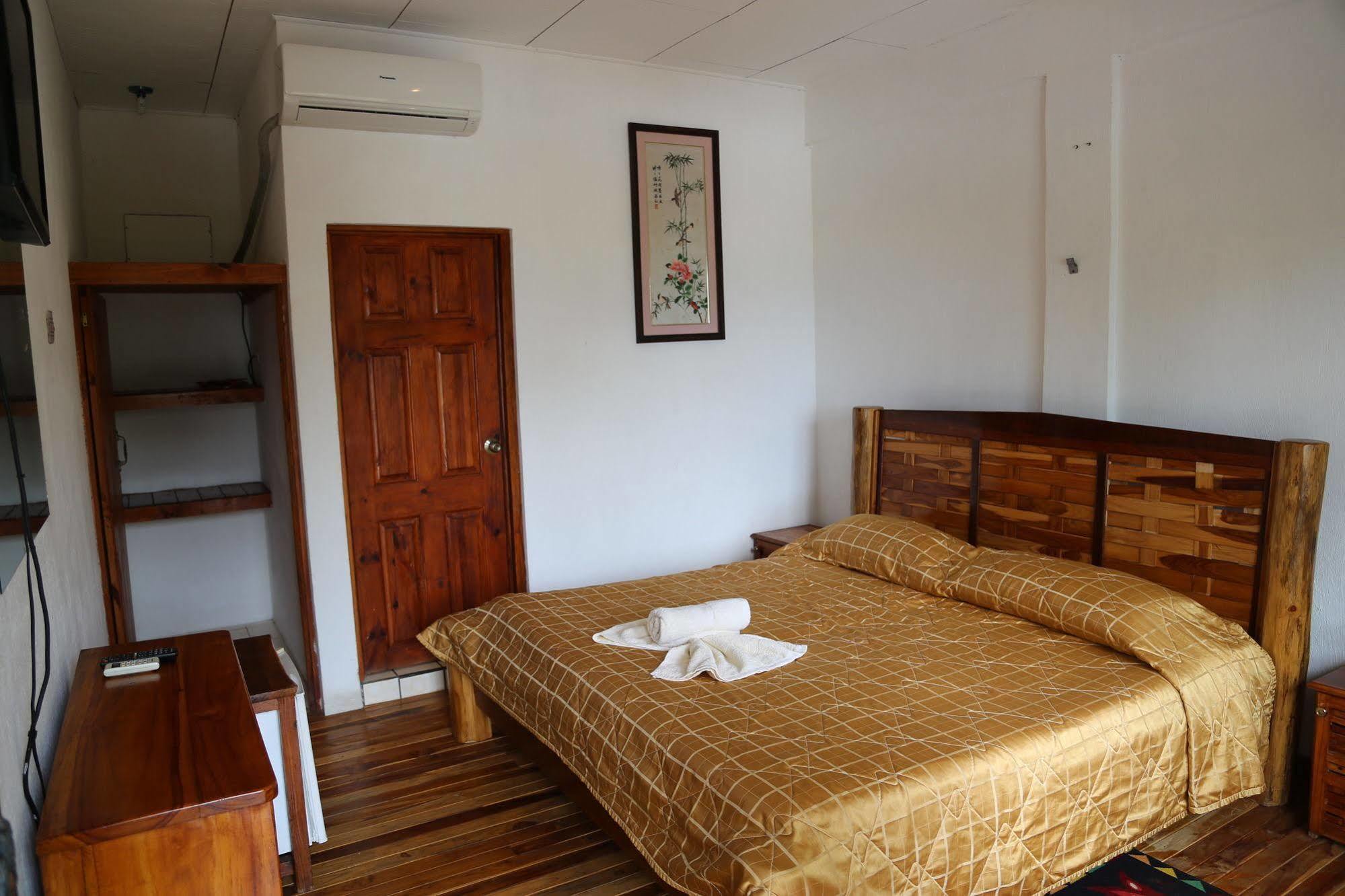 Hotel Coco Beach Manuel Antonio Exterior photo